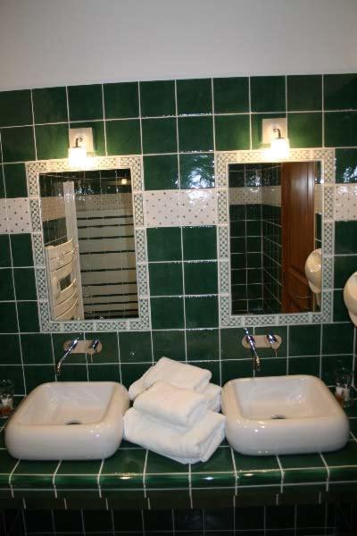 Hotel Charembeau Forcalquier Esterno foto